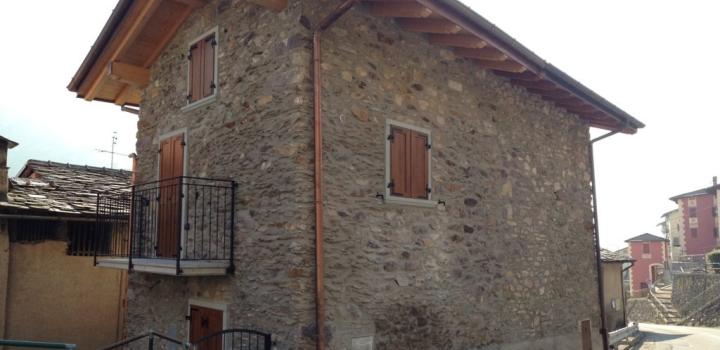 Old Building Renovation to RONCOBELLO (Bergamo)